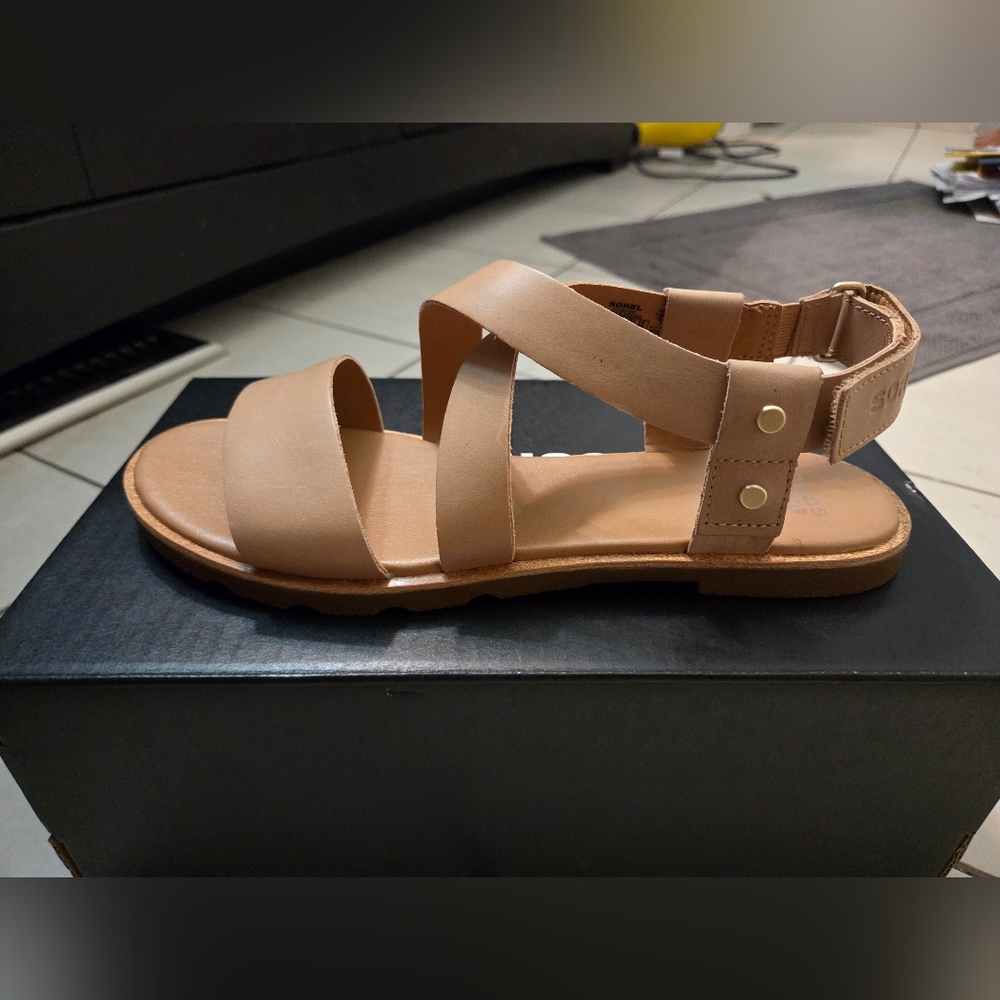 NEW IN BOX, Sorel Tan Ella III Crisscriss Sandals. Size 9